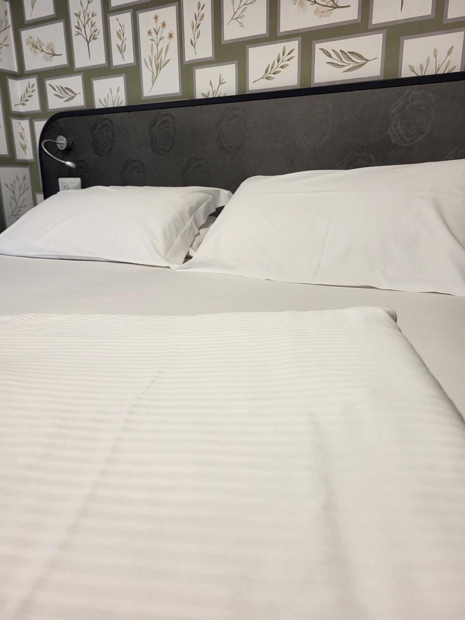 Hi Hotels Torbole - Pool & Spa توربولي المظهر الخارجي الصورة
