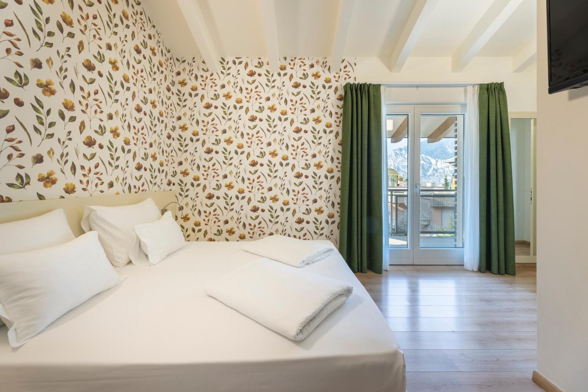 Hi Hotels Torbole - Pool & Spa توربولي المظهر الخارجي الصورة