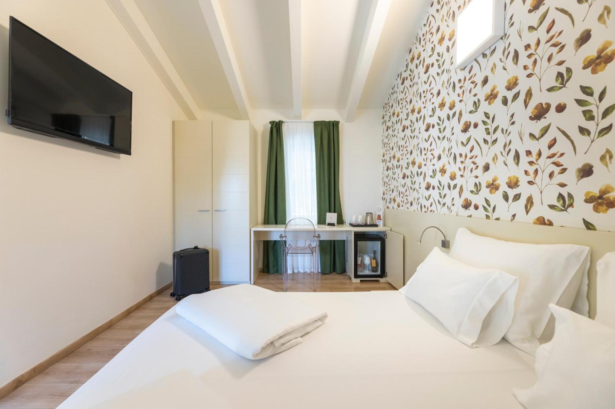 Hi Hotels Torbole - Pool & Spa توربولي المظهر الخارجي الصورة